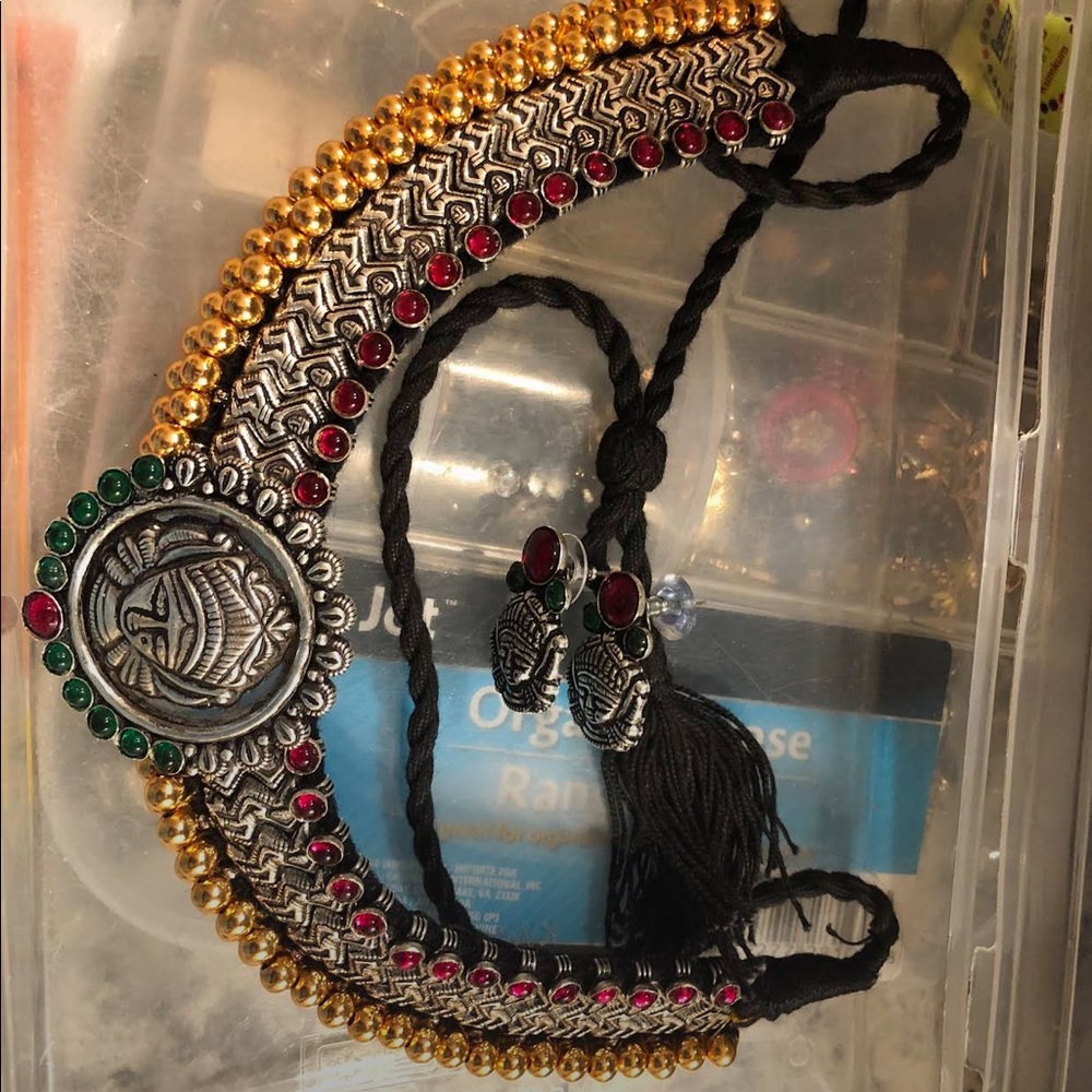 - 925 oxidized silver bohemian necklace with rubies and emerald stones